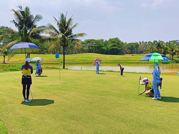 สนามกอล์ฟหริภุญชัย กอล์ฟคลับ 6 people people standing grass and golf course