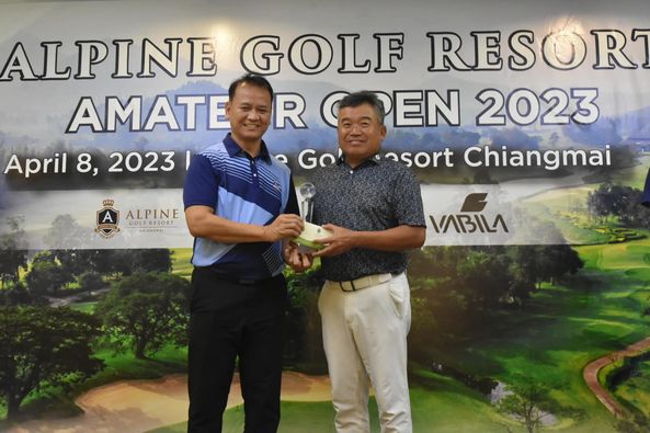 Alpinegolfresort Chiangmai 2 people and people golfing-2