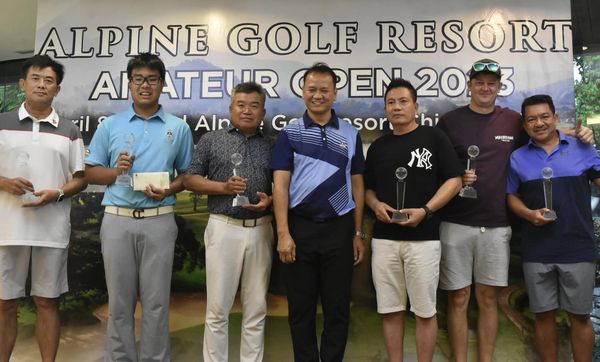 Alpinegolfresort Chiangmai 7 people people golfing and ALPINE GOLF RESORT Al ATEUR PEN20 PEN Aln hi sor xON N