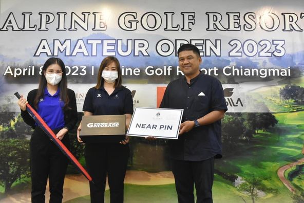 Alpinegolfresort Chiangmai 3 people and people golfing