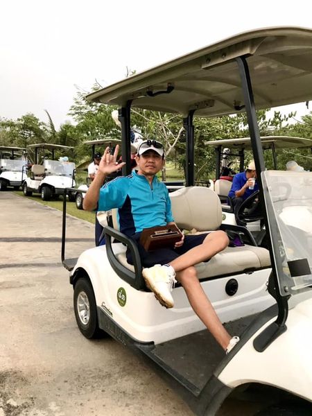 สนามกอล์ฟหริภุญชัย กอล์ฟคลับ 3 people people golfing golf cart and golf course