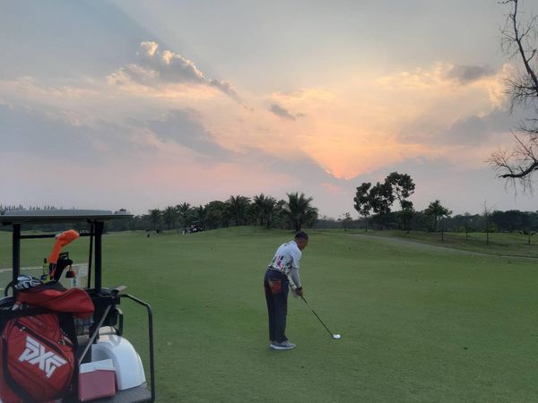 สนามกอล์ฟหริภุญชัย กอล์ฟคลับ 1 person golfing golf cart twilight and golf course