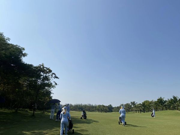 สนามกอล์ฟหริภุญชัย กอล์ฟคลับ 5 people people golfing and golf course