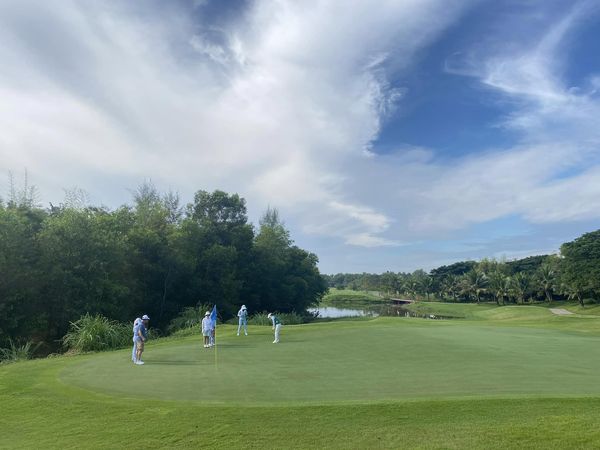 สนามกอล์ฟหริภุญชัย กอล์ฟคลับ 4 people people golfing golf cart and golf course-2