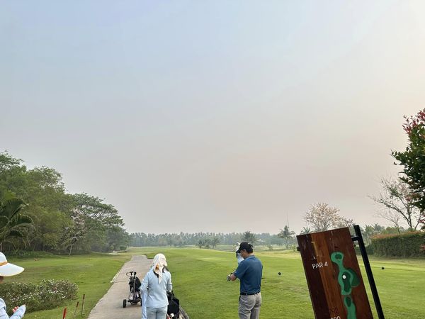 สนามกอล์ฟหริภุญชัย กอล์ฟคลับ 2 people people golfing golf cart and golf course