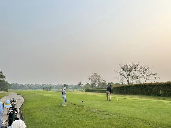สนามกอล์ฟหริภุญชัย กอล์ฟคลับ 3 people people golfing and golf course