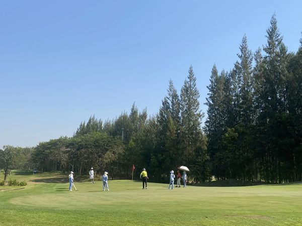 สนามกอล์ฟหริภุญชัย กอล์ฟคลับ 9 people people golfing and golf course