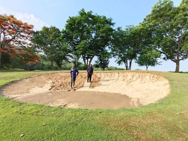 Alpinegolfresort Chiangmai 2 people people golfing and golf course