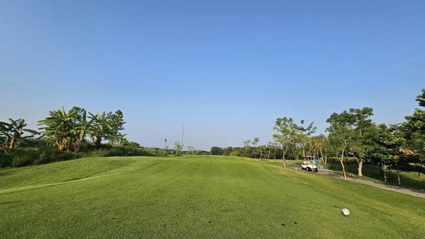 สนามกอล์ฟหริภุญชัย กอล์ฟคลับ golf golf cart golf course and grass