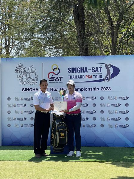 Royal Hua Hin Golf Course 2 people people standing and SINGHA SAT SAT THAILAND PGA TOUR SINGHA Huao ampionship 2023