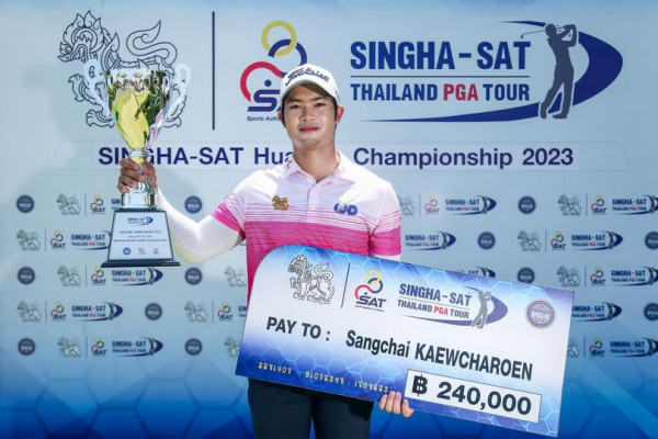Royal Hua Hin Golf Course 1 person and standing