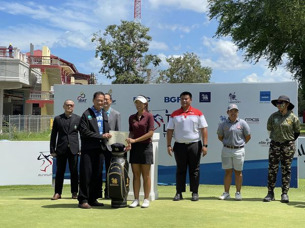 Royal Hua Hin Golf Course 6 people people golfing golf course and SAT BGF สมาคมที่ lit