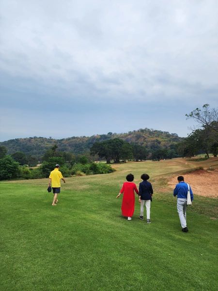 Hua Hin Korea Golf Club amp Milpordparadise Hotel nbsp 4 people people golfing and golf course