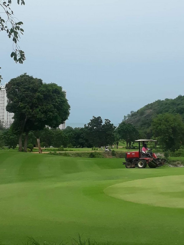Hua Hin Korea Golf Club amp Milpordparadise Hotel nbsp 1 person golfing and golf course