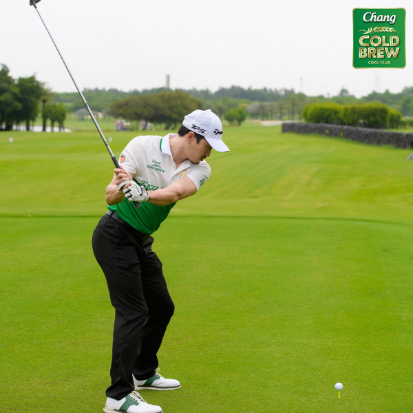 Springfield Royal Country Club nbsp 1 person golfing golf course and text เหลืออีก 28 รายการ
