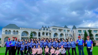 ทางสนามกอล์ฟ มายโอโซน กอล์ฟคลับ มีการพัฒนาการให้บริการอย่างต่อเนื่อง โดยจัดให้มีการฝึกอบรมแคดดี้ จากคณะอาจารย์ ศูนย์ฝึกกีฬากอล์ฟ (Golf Education Center) เพื่ออบรมแคดดี้ให้มีความรู้ ความสามารถ ตามมาตรฐานในการให้บริการ เพื่อรองรับลูกค้าที่จะเข้ามาใช้บริการ 