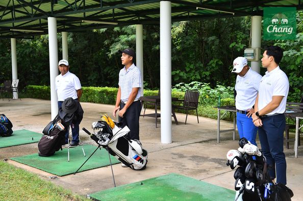 Panoramagolfclub 4 people people golfing golf course and OR Chang MINERAL PING