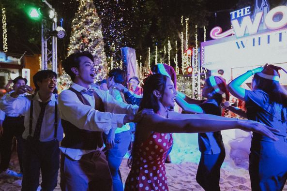 Rancho Charnvee Resort Khaoyai amp CountryClub ที่พักเขาใหญ่ ที่เที่ยวเขาใหญ่ nbsp 4 people people dancing and text