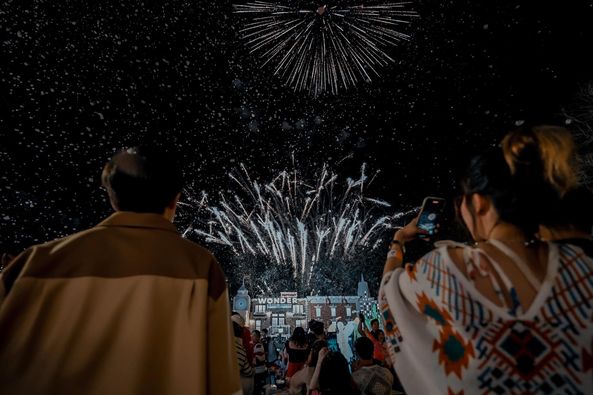 Rancho Charnvee Resort Khaoyai amp CountryClub ที่พักเขาใหญ่ ที่เที่ยวเขาใหญ่ nbsp 4 people crowd and fireworks
