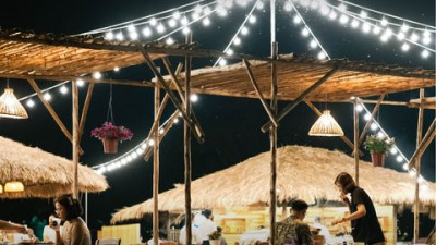 When the winter wind comes and whirls to you, all of flowers dancing, blooming and greeting to you. Underneath the moonlight, take a breathe a pureness air, celebrating and remembering all of the great year with a special BBQ and Moo Krata menu at The Sec