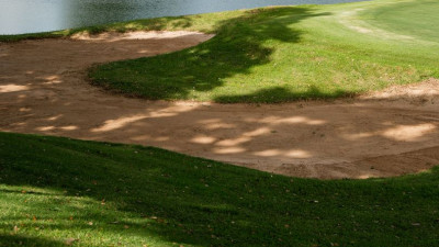 During your relaxing day in the golf course of Kirimaya, whenever you seek a rest or a shelter from the heat of the sun, you can conveniently find the shades of the numerous trees growing in the court, cooling your body down while the view of the lake is 