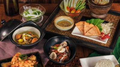 Joyful underneath the moonlight, indulge and enjoy Loy Krathong, Thai traditional, savory a premium Thai Authentic menu at Acala Restaurant.