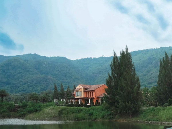 Toscana Valley lake
