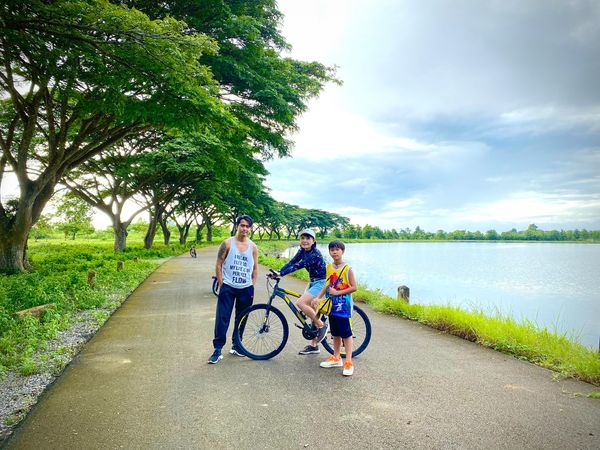 Chatrium Golf Resort Soi Dao Chanthaburi 4 people people standing people riding bicycles bicycle and nature Chatrium Golf Resort Soi Dao Chanthaburi 4 people people standing people riding bicycles bicycle and nature