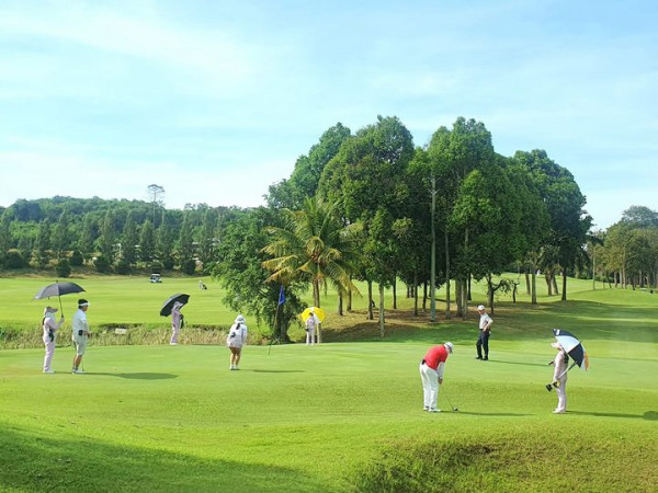 Rayong Green Valley Golf 8 people people playing sports golf course and grass