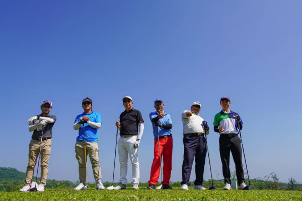 Wangjuntr Golf Park 6 people and outdoors