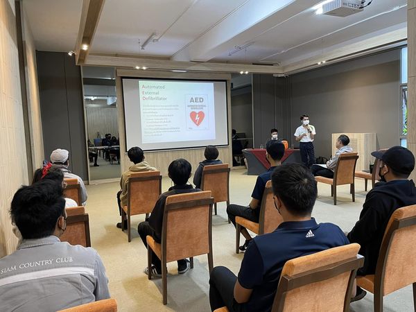 HR Siam Country Club Rolling Hills 10 people people standing and 10 Automated xternal Defibrillator AED C SIAM COUNTRY CLUB HR Siam Country Club Rolling Hills 10 people people standing and 10 Automated xternal Defibrillator AED C SIAM COUNTRY CLUB