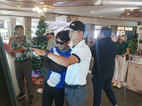 Rayong Green Valley Golf 4 people and people standing Rayong Green Valley Golf 4 people and people standing