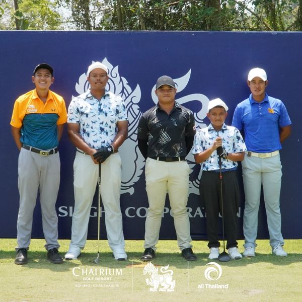 Chatrium Golf Resort Soi Dao Chanthaburi 5 people and people standing