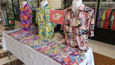 Hot Sale ต้อนรับเดือนสงกรานต์ กับเสื้อผ้าสีสันสวยๆ มาเลือกซื้อได้ที่สนามกอล์ฟอีสเทอร์นสตาร์นะค