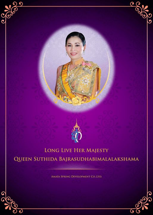 Amata Spring Country Club 1 คน และ ข้อความพูดว่า LONG LIVE HER MAJESTY QUEEN SUTHIDA BAJRASUDHABIMALALAKSHAMA ID