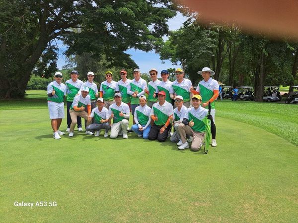 Bangpra Golf Club and Resort 7 people people golfing golf course and Galaxy A53 5G
