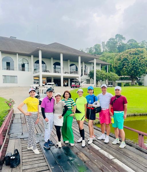 Bangpra Golf Club and Resort 8 people people golfing and golf course