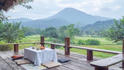 Lunch with a view: Soi Dao style. Embrace the outdoors, spread out your feast, and savor the simple pleasures of a picnic getaway.