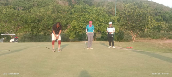ศูนย์พัฒนากีฬา สอ รฝ ACDC Golf Course nbsp 3 people people golfing and golf course