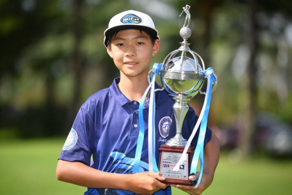 Laem Chabang International Country Club 1 person and standing