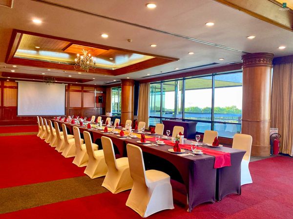 Laem Chabang International Country Club ตาราง และ สถานที่ในร่ม Laem Chabang International Country Club ตาราง และ สถานที่ในร่ม