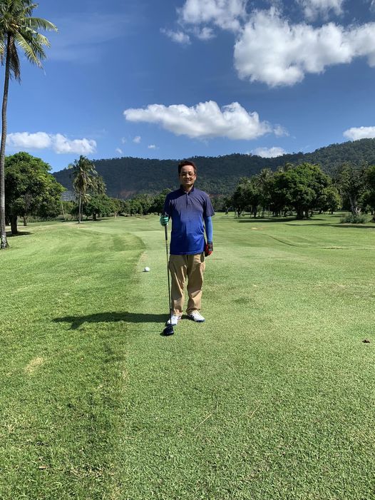 สนามกอล์ฟ Mountain Shadow 1 person nature golf course and grass