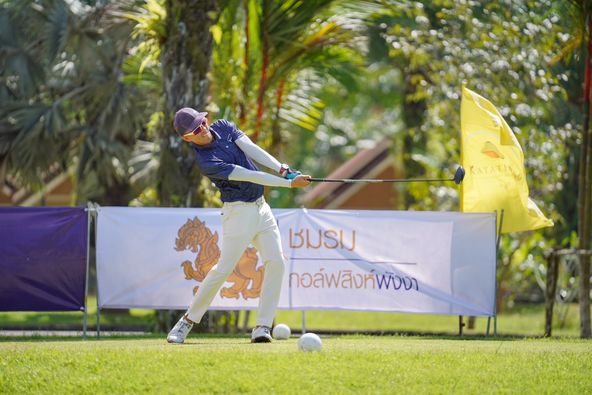 Katathong Golf Resort amp Spa 1 คน กำลังเล่นกีฬา กำลังยืน และ กลางแจ้ง Katathong Golf Resort amp Spa 1 คน กำลังเล่นกีฬา กำลังยืน และ กลางแจ้ง