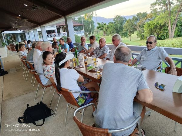 Phuket Country Club 10 people and people sitting