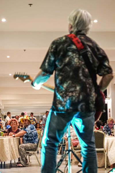 Katathong Golf Resort amp Spa 1 person guitar and crowd