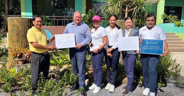 Aquella Golf amp Country Club nbsp 6 คน ผู้คนกำลังตีกอล์ฟ และ ข้อความ