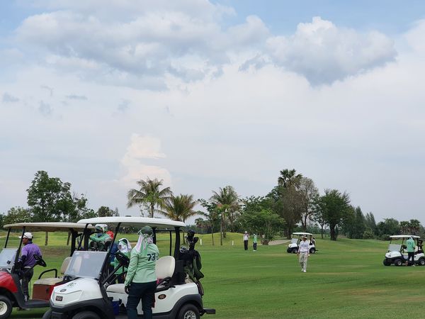 Dancoon Golf Club 5 people and grass